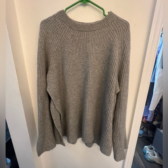 J. Crew Sweaters - J.Crew collection side split gray cashmere crew neck sweater. Size L